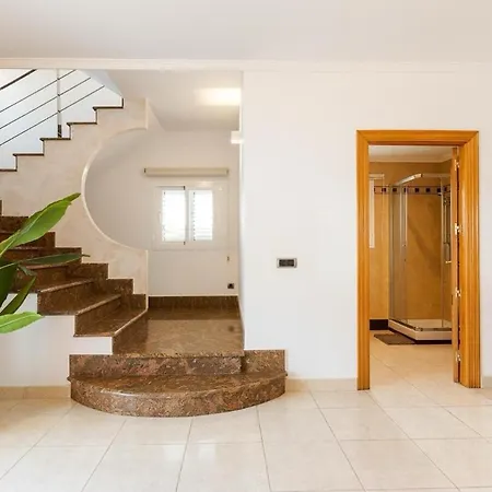 Luna Ibiza Centre 8 Pax * Puig D'en Valls