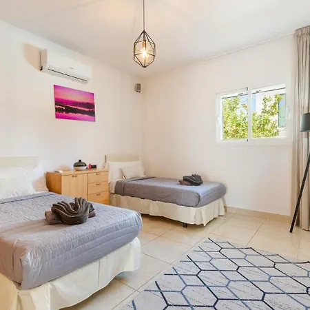 Luna Ibiza Centre 8 Pax